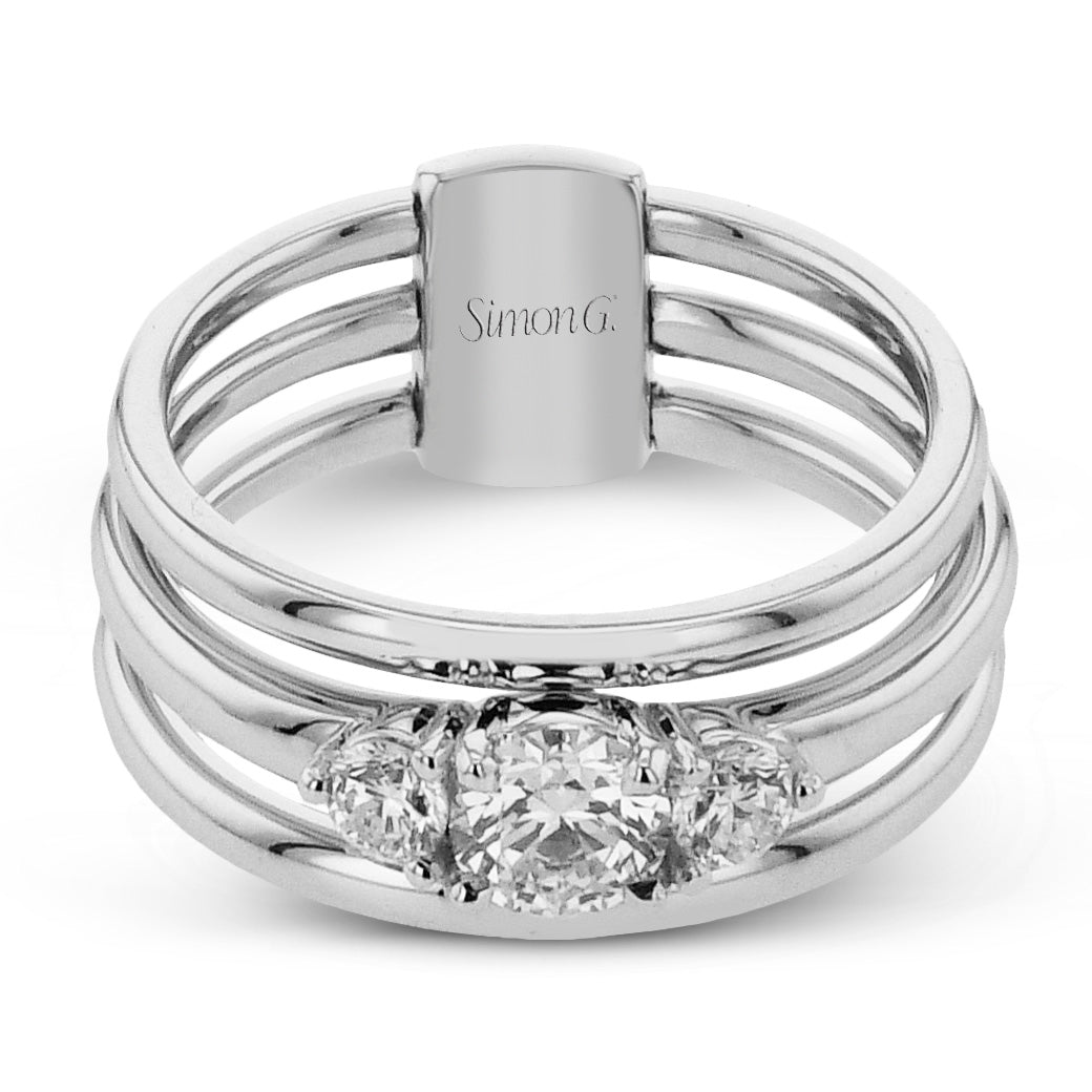round-cut-three-stone-engagement-ring-in-18k-gold-with-diamonds
